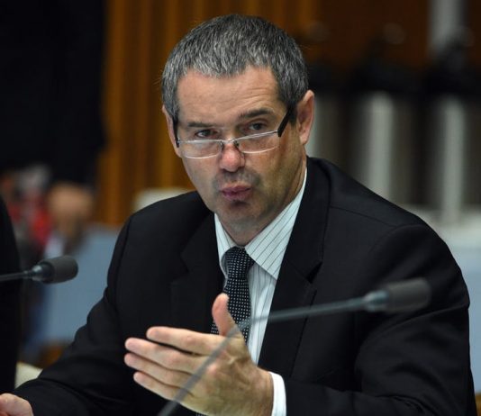 Gambling industry finds plenty of political guns for hire to defend the status quo