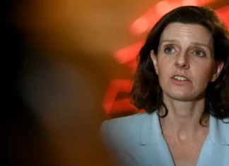 A revolution in Wentworth, a study in teal