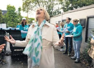 Steggall retains Warringah, as Deves confirms she’ll run again