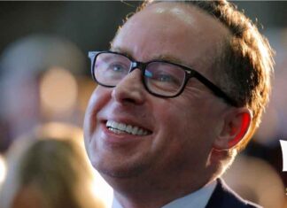Qantas Smiles: shareholders and executives grin, customers and staff grit their teeth